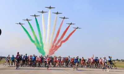 In bicicletta per andare a vedere le Frecce tricolori