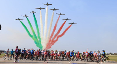 In bicicletta per andare a vedere le Frecce tricolori