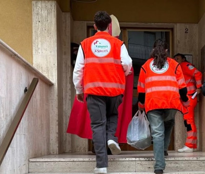 L’esercito dei San Nicola ha donato emozioni a tutti i bimbi. Anche que...