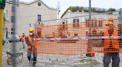 Semplicità, tradizione e armonia storica. Iniziati i lavori a Piazza M...