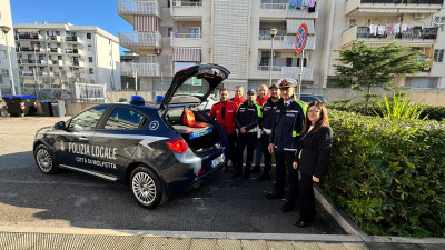 Defibrillatore nell’auto della Polizia locale. Potenziata la cardioprot...