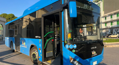 Lavoratori e studenti viaggiano “in green” con il nuovo bus a met...