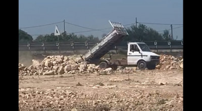 Scarica materiale di risulta nel cantiere dell’area mercatale, sanziona...