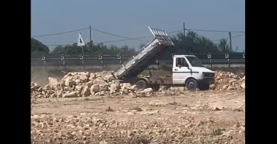 Scarica materiale di risulta nel cantiere dell’area mercatale, sanziona...