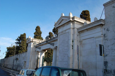 Vento forte. Disposta la chiusura del cimitero