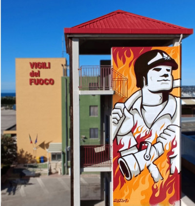 Un murales colora la caserma dei Vigili del fuoco a Molfetta. Le parole del S...