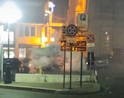 Follia collettiva in piazza Vittorio Emanuele l’ultimo dell’anno:...